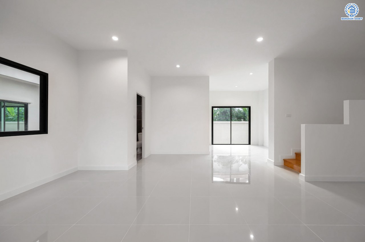 บ้านมือสองตกแต่งใหม่ โครงการ มณธานี บางแค บ้านเดี่ยว 3 ชั้น ดีไซน์หรูหรา เนื้อที่กว้าง 55.3 ตร.ว. พื้นที่ใช้สอย 240 ตร.ม. ฟังก์ชัน 5 ห้องนอน 4 ห้องน้ำ 2 ที่จอดรถ ฟังก์ชันครบตอบทุกไลฟ์สไตล์ บนทำเลศักยภาพ เชื่อมต่อถนนกาญจนาภิเษก ใกล้เดอะมอลล์บางแค ใกล้รถไฟฟ้าสายสีน้ำเงิน "สถานีหลักสอง" และจุดขึ้นทางด่วน "กาญจนาภิเษก"...